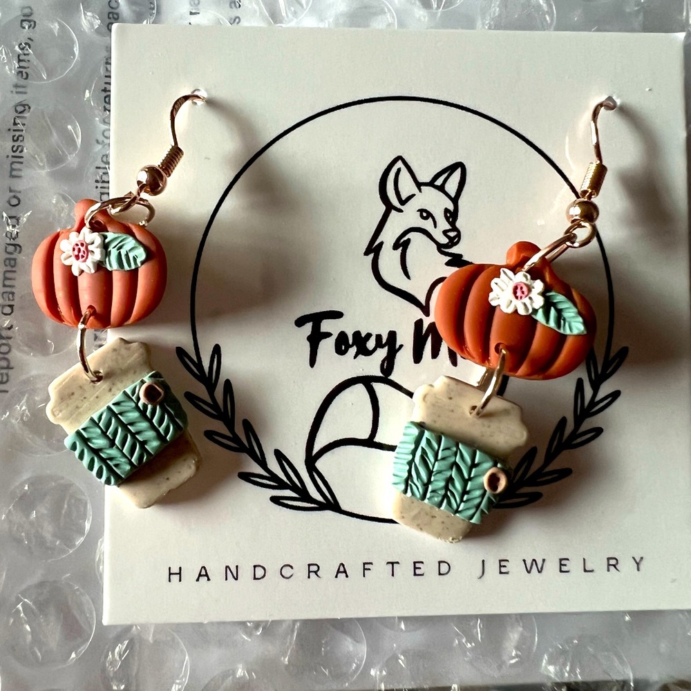 Cute Pumpkin Latte earrings.